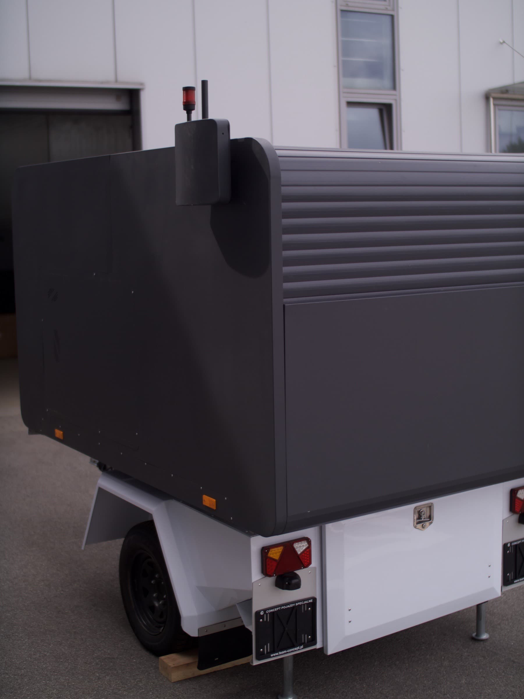 Nomad — rear three-quarter (upright)